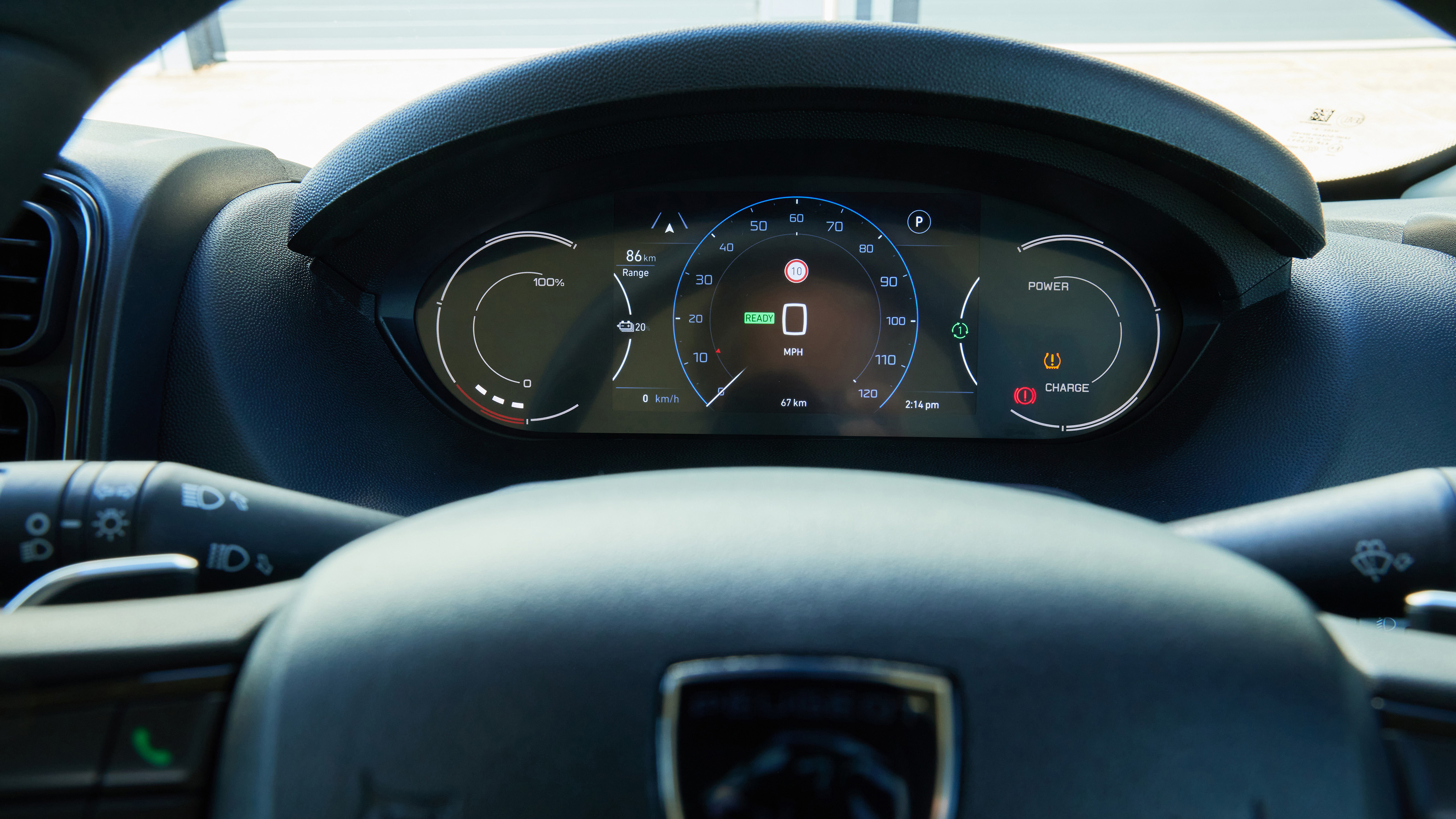 Peugeot E-Boxer - digital drivers display 