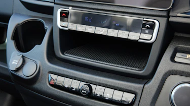 Peugeot E-Boxer - centre console