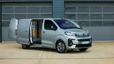 Peugeot E-Expert - front static, side loading and rear doors open