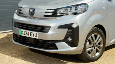 Peugeot E-Expert - front headlights and grille