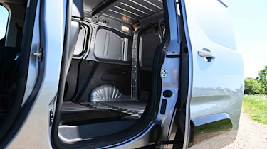 Peugeot E-Partner - load area through the side door