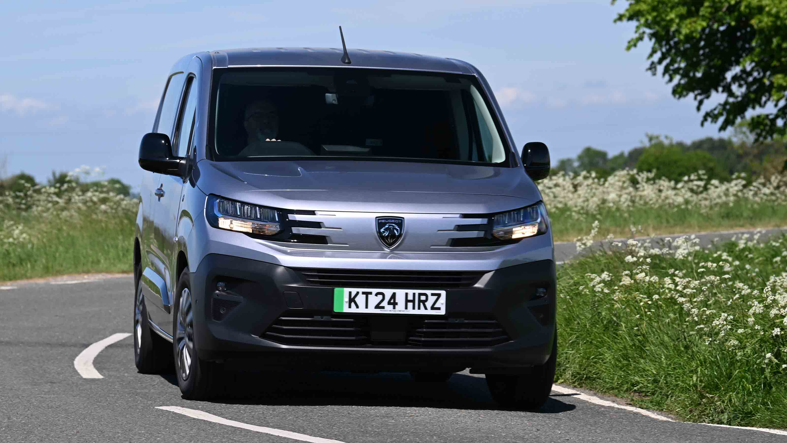 Peugeot E-Partner - front corner