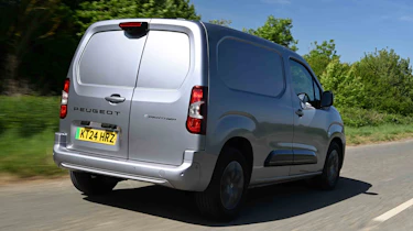 Peugeot E-Partner - rear tracking