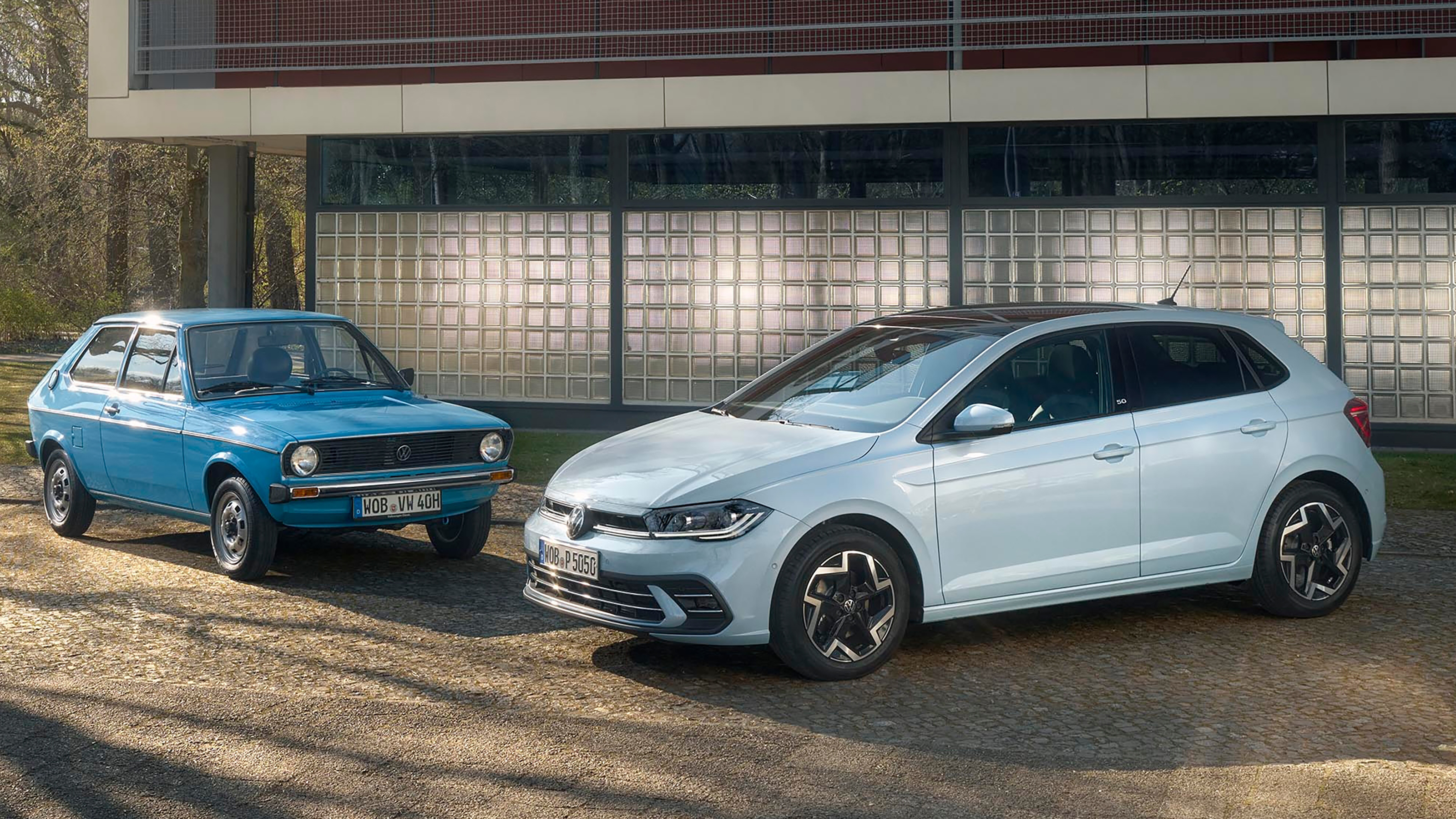 Volkswagen Polo Edition 50 - front 3/4 with classic Polo