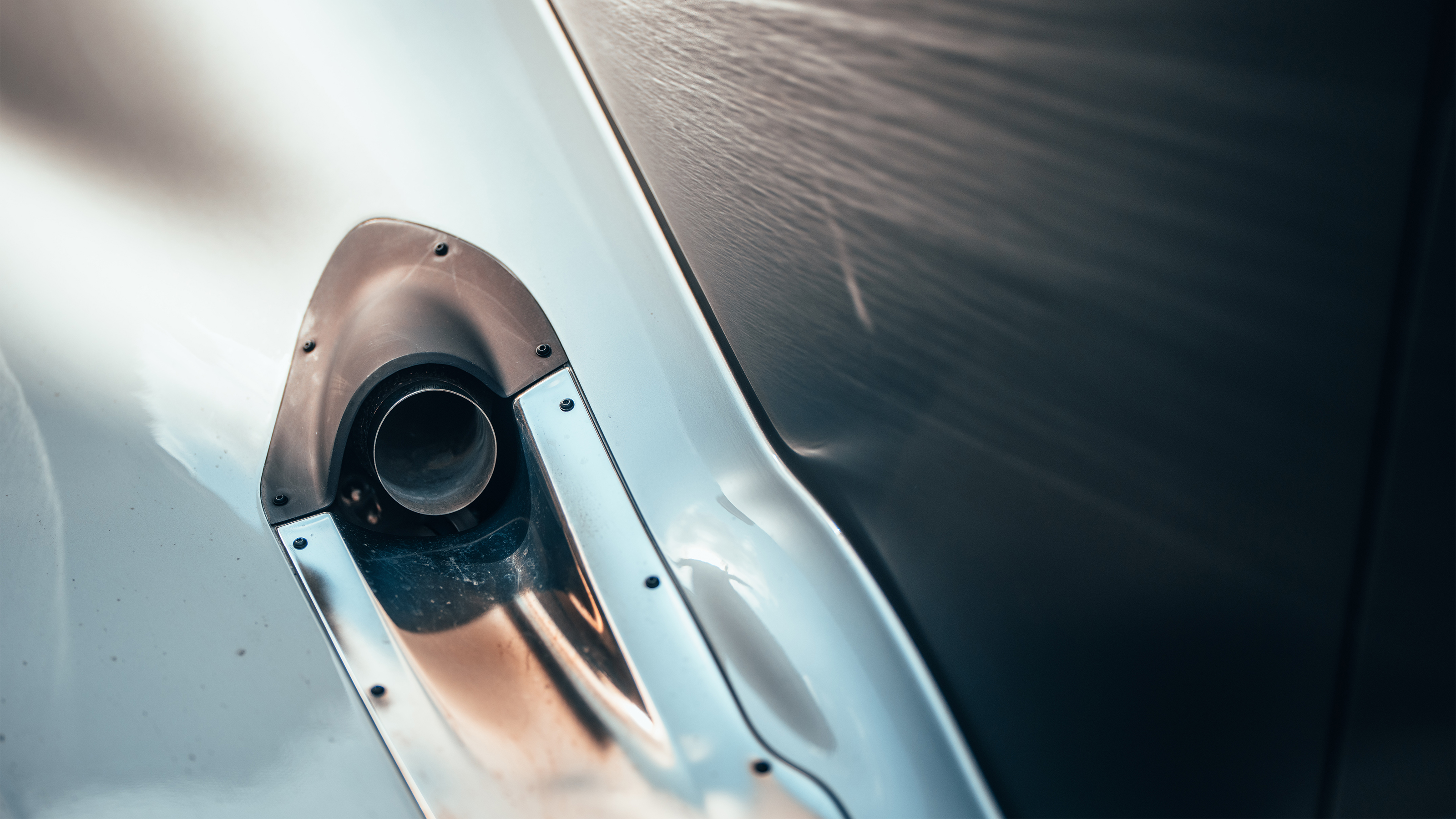 Porsche 963 RSP - exhaust exit