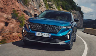 Renault Austral - front cornering