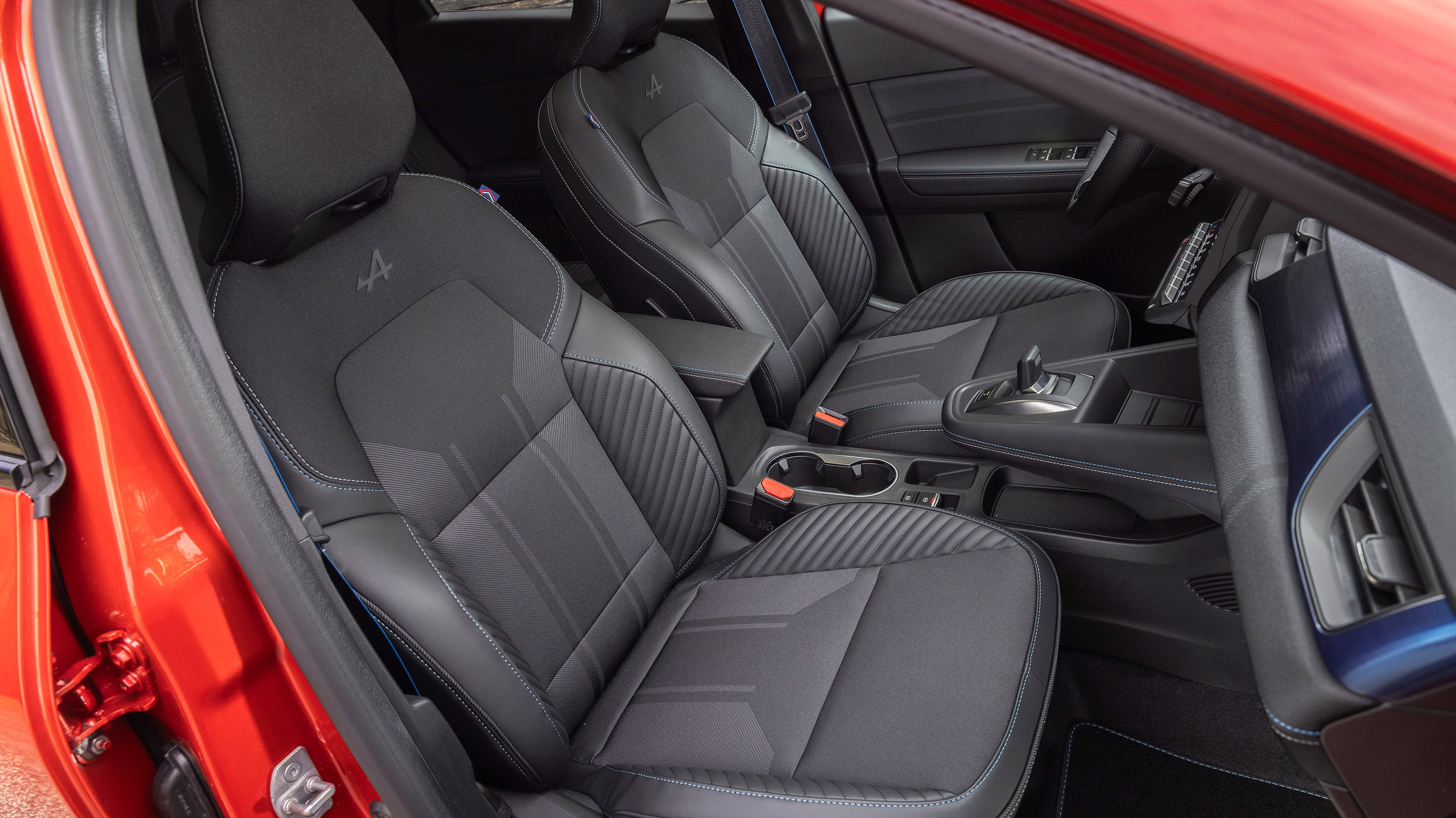Renault Symbioz - front seats