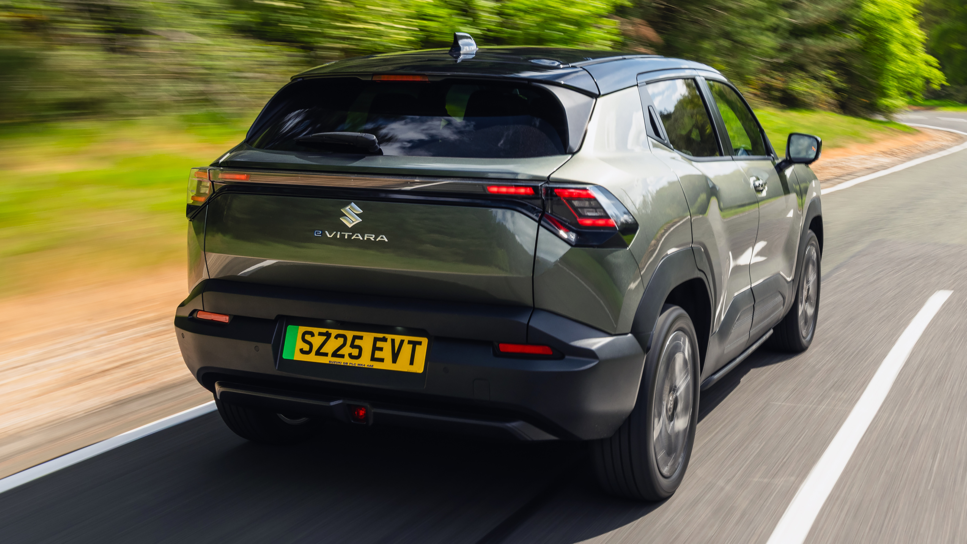 Suzuki e Vitara - rear tracking