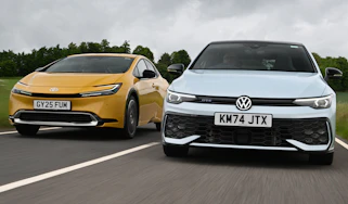 Volkswagen Golf GTE vs Toyota Prius - side-by-side front