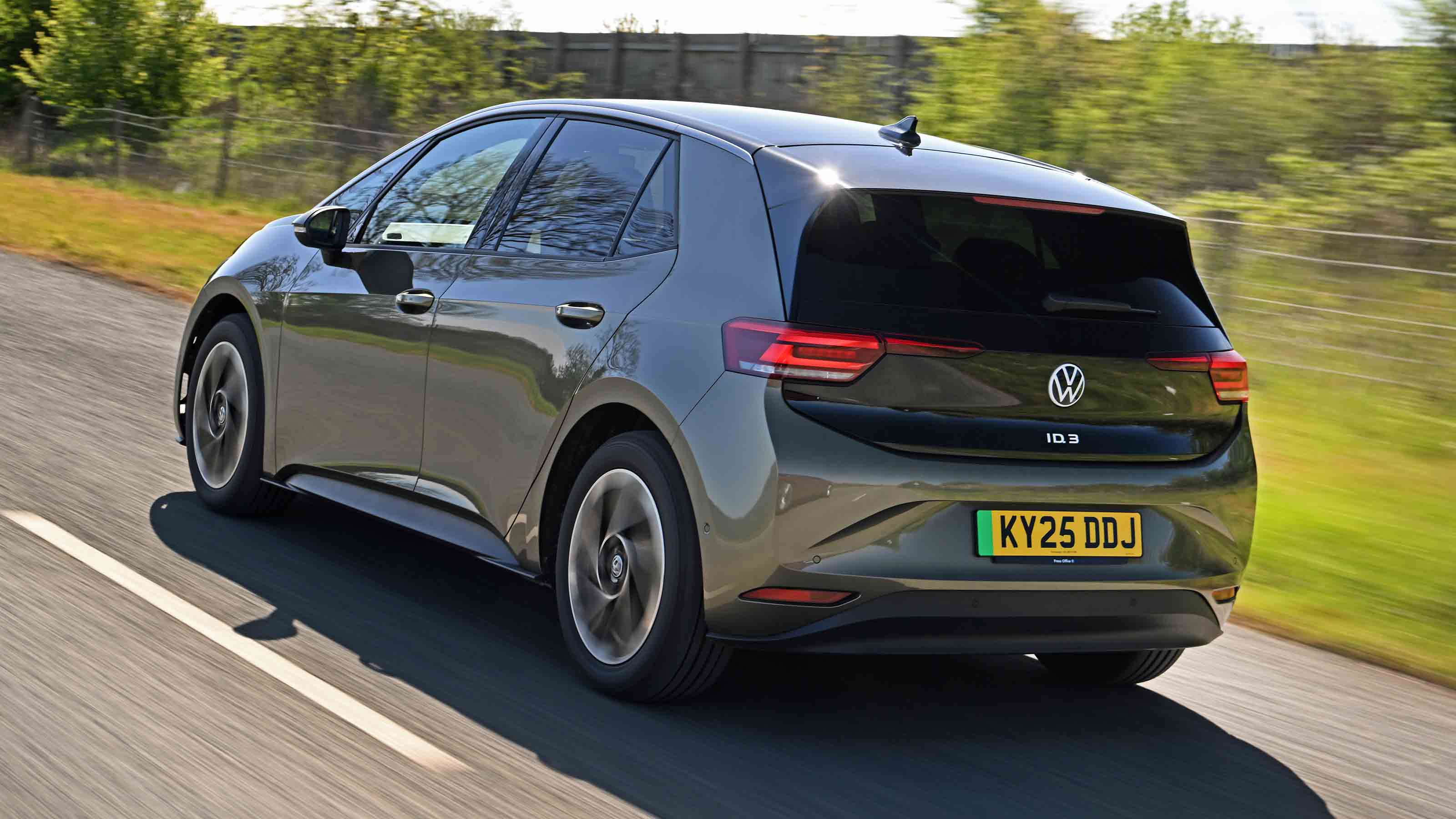 Volkswagen ID.3 - rear tracking, passenger side