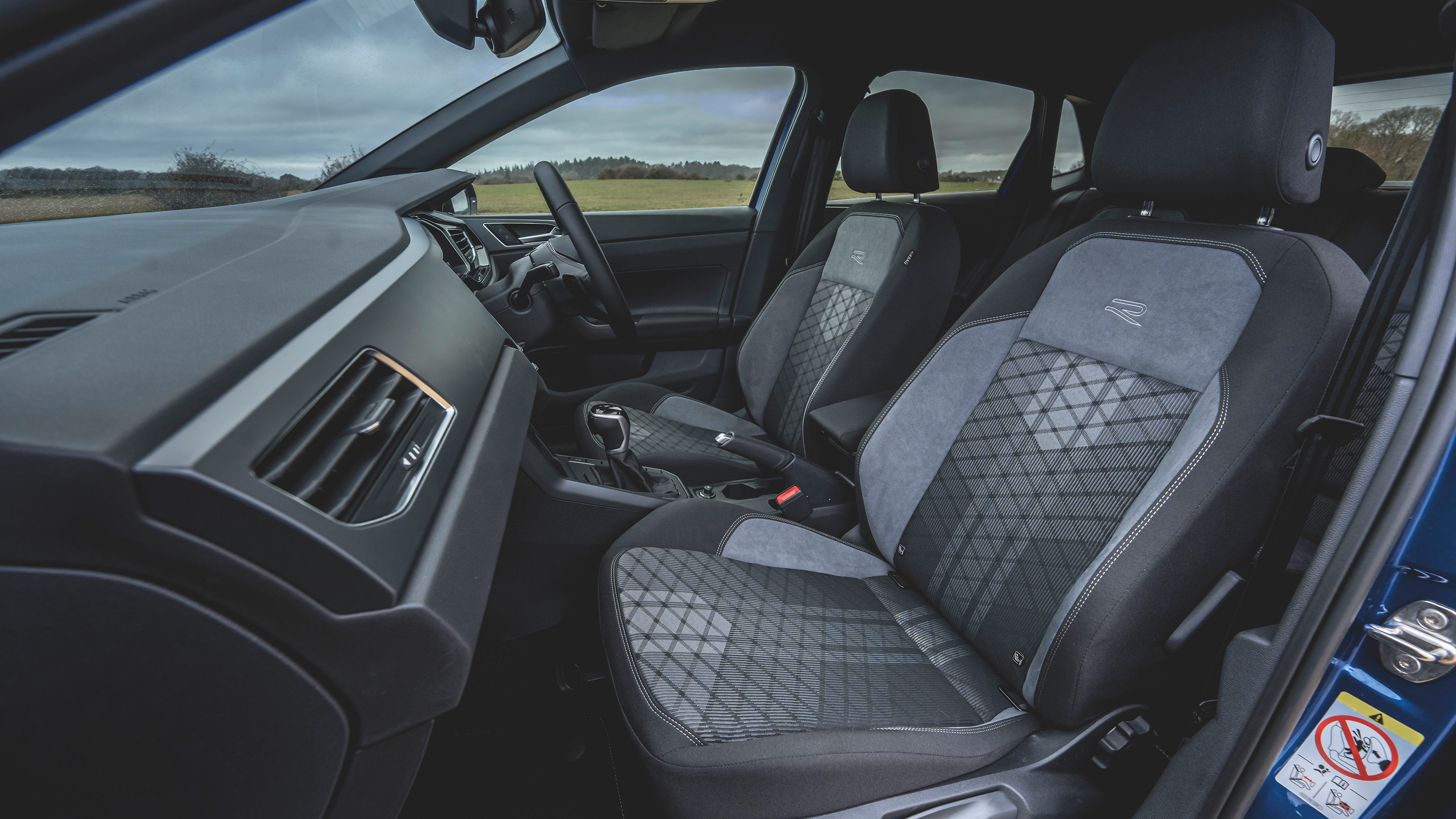 Volkswagen Polo - front seats