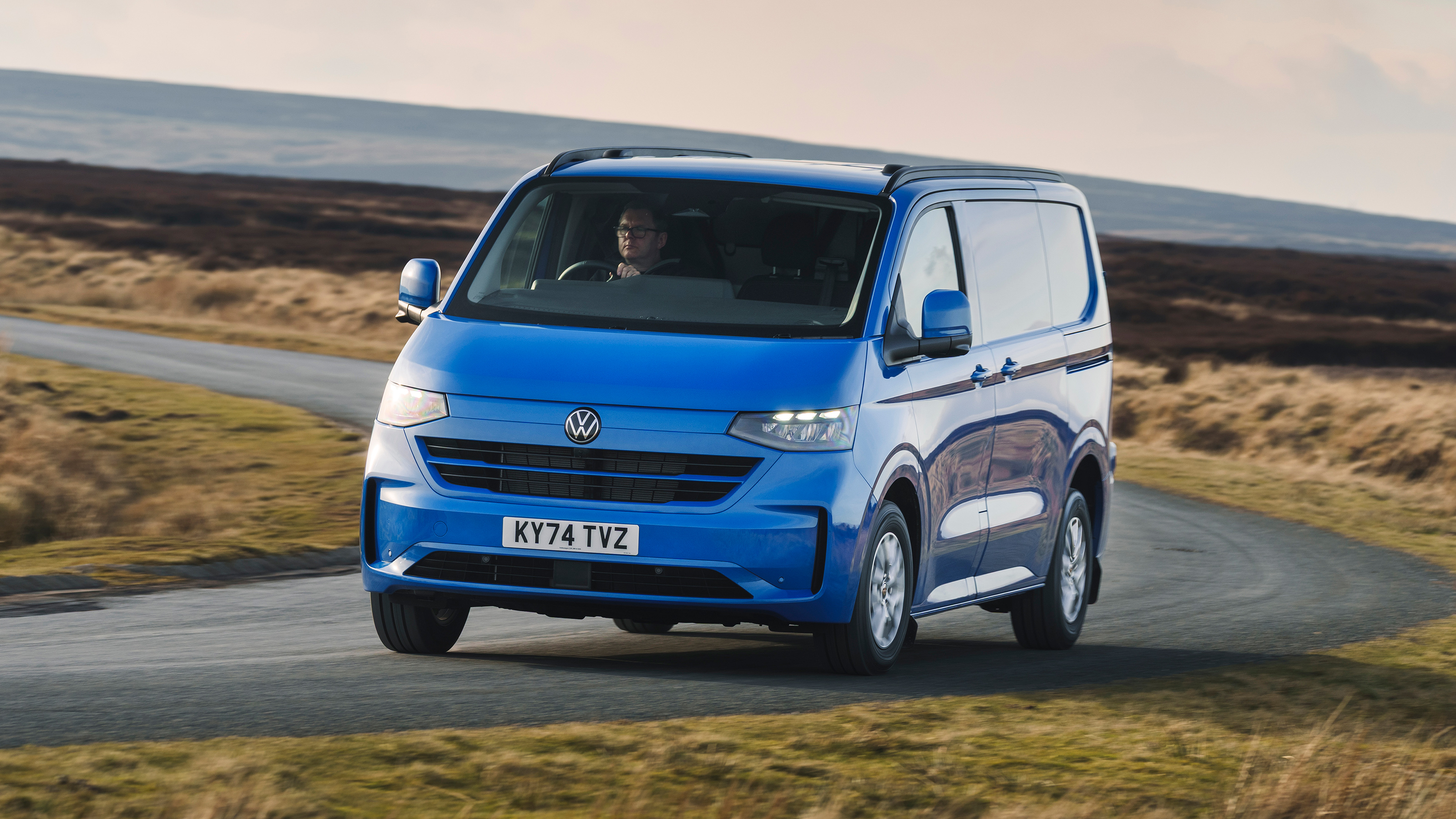 Volkswagen Transporter - front cornering