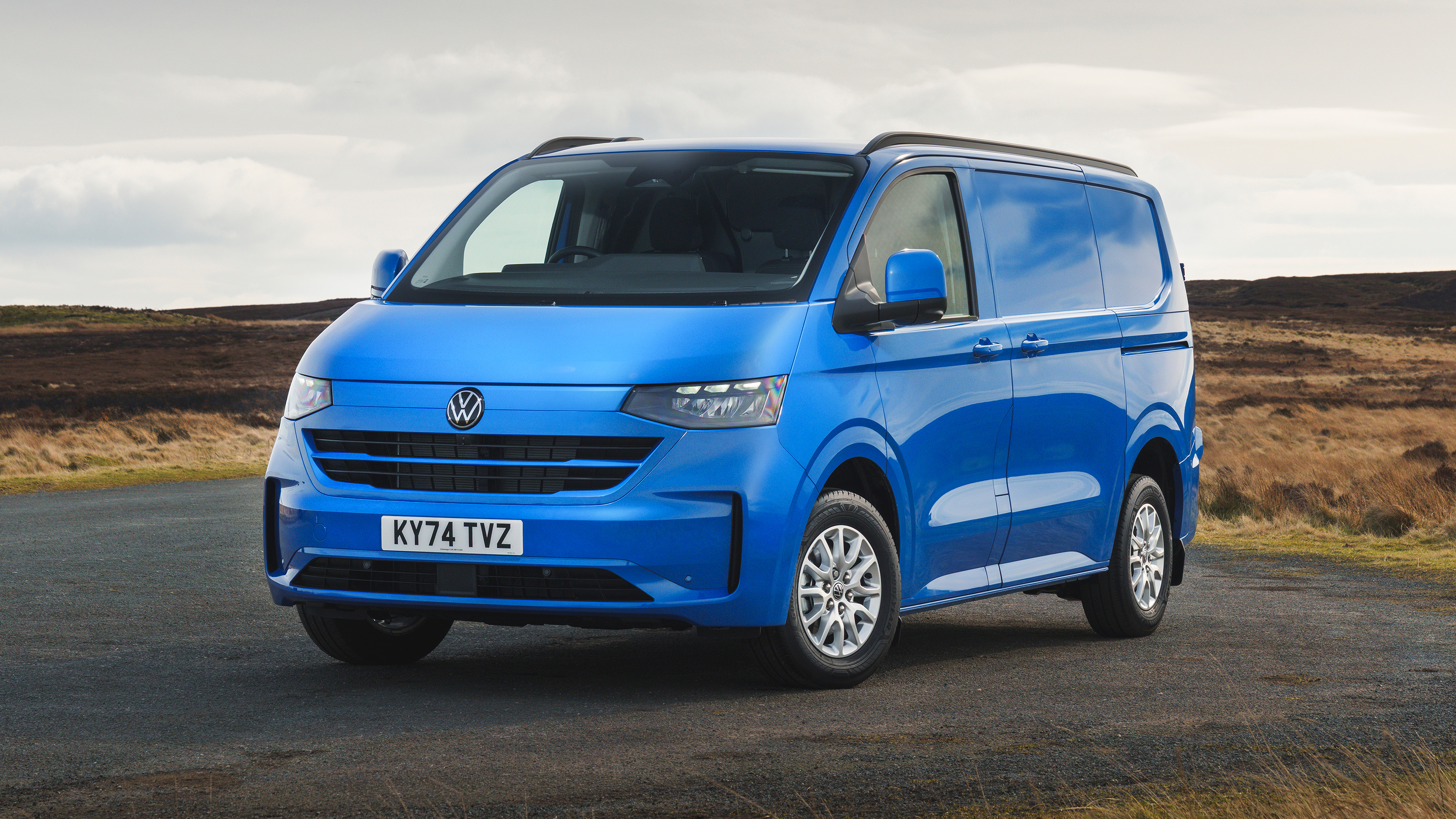 Volkswagen Transporter - front 3/4 static