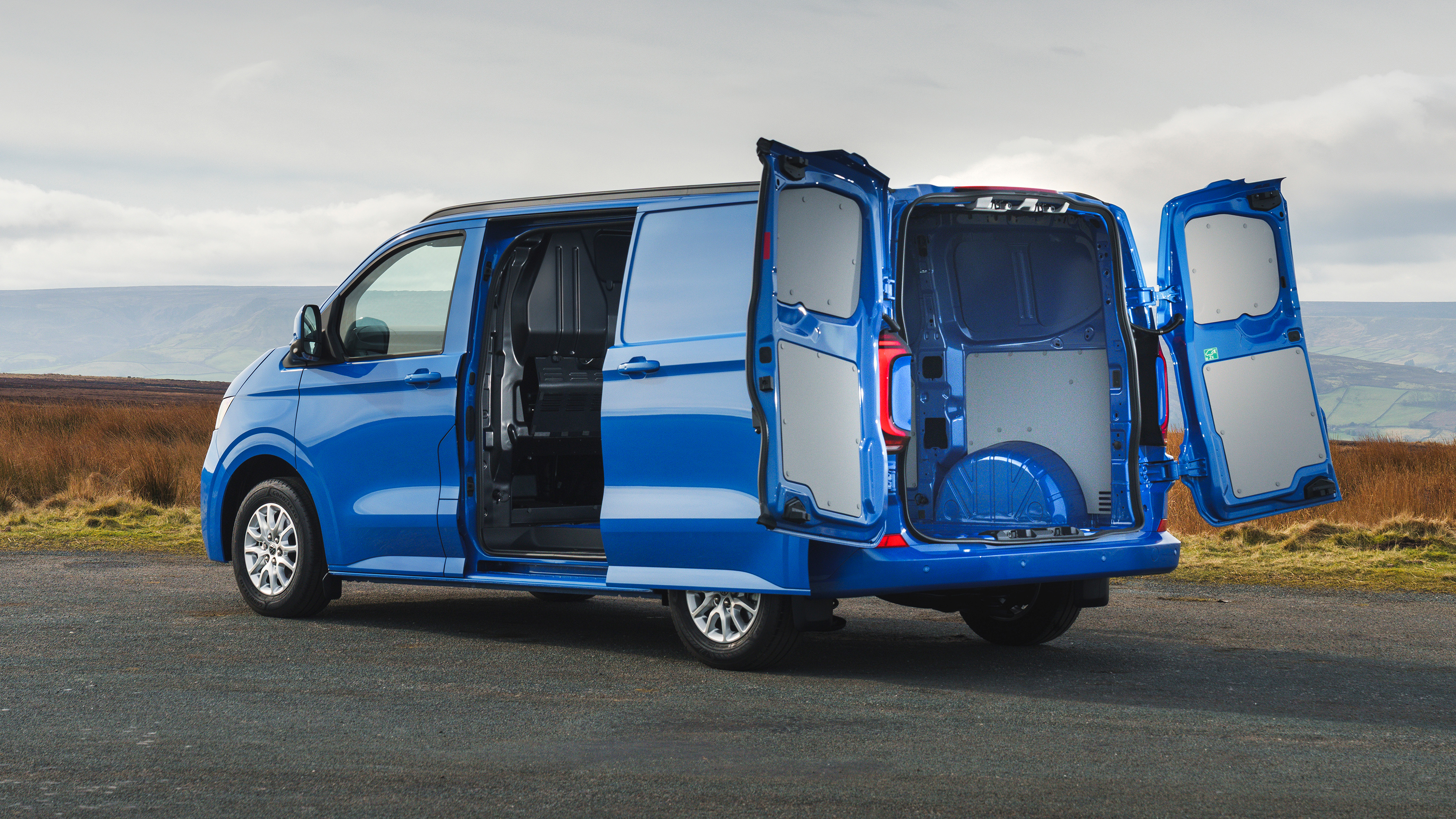 Volkswagen Transporter - rear 3/4 static (rear doors open)