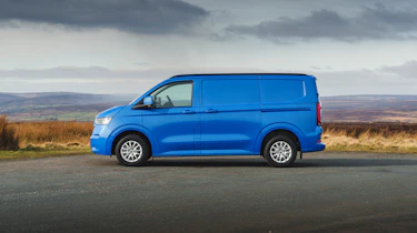 Volkswagen Transporter - side static (doors closed)
