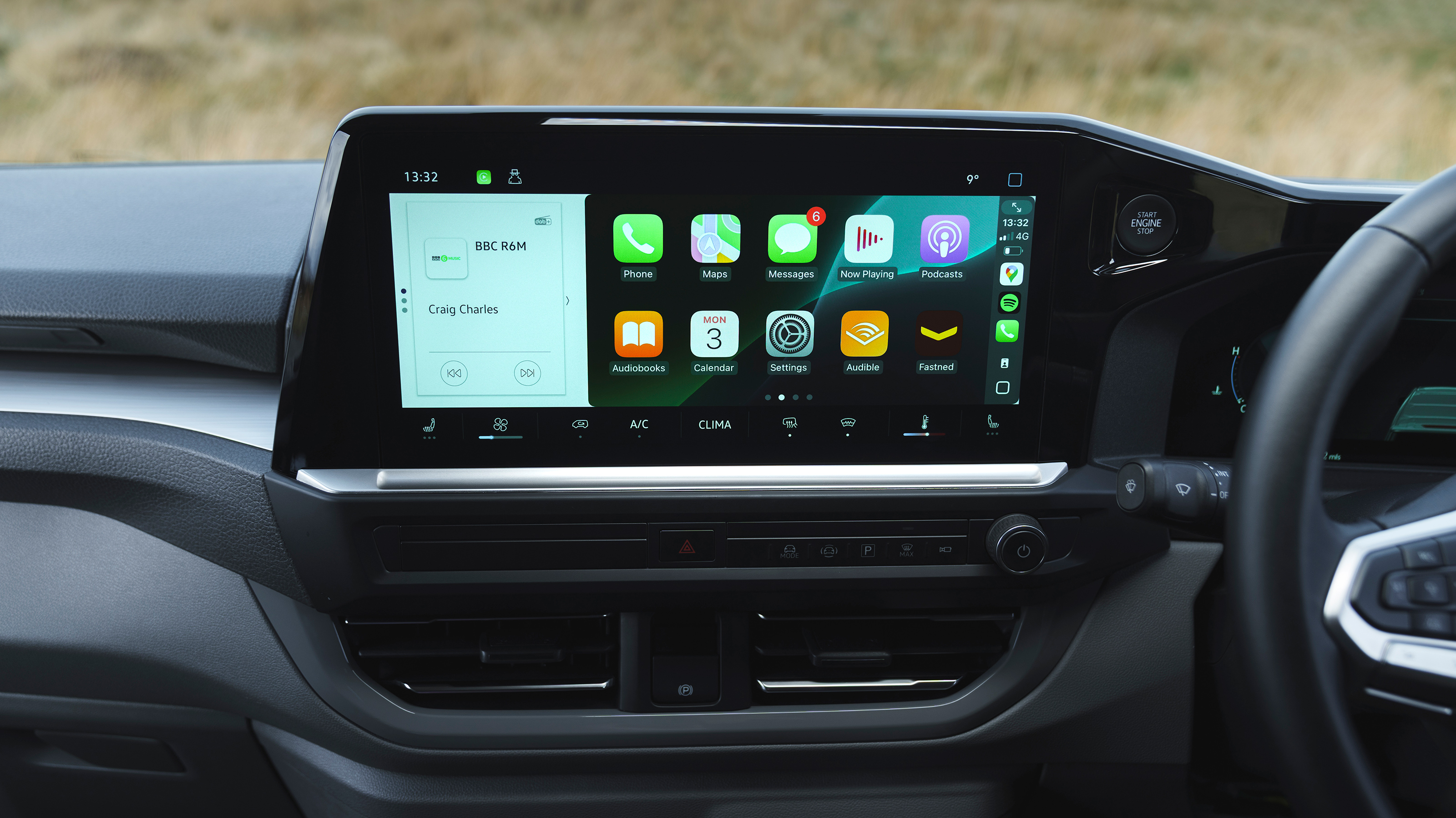 Volkswagen Transporter - infotainment screen