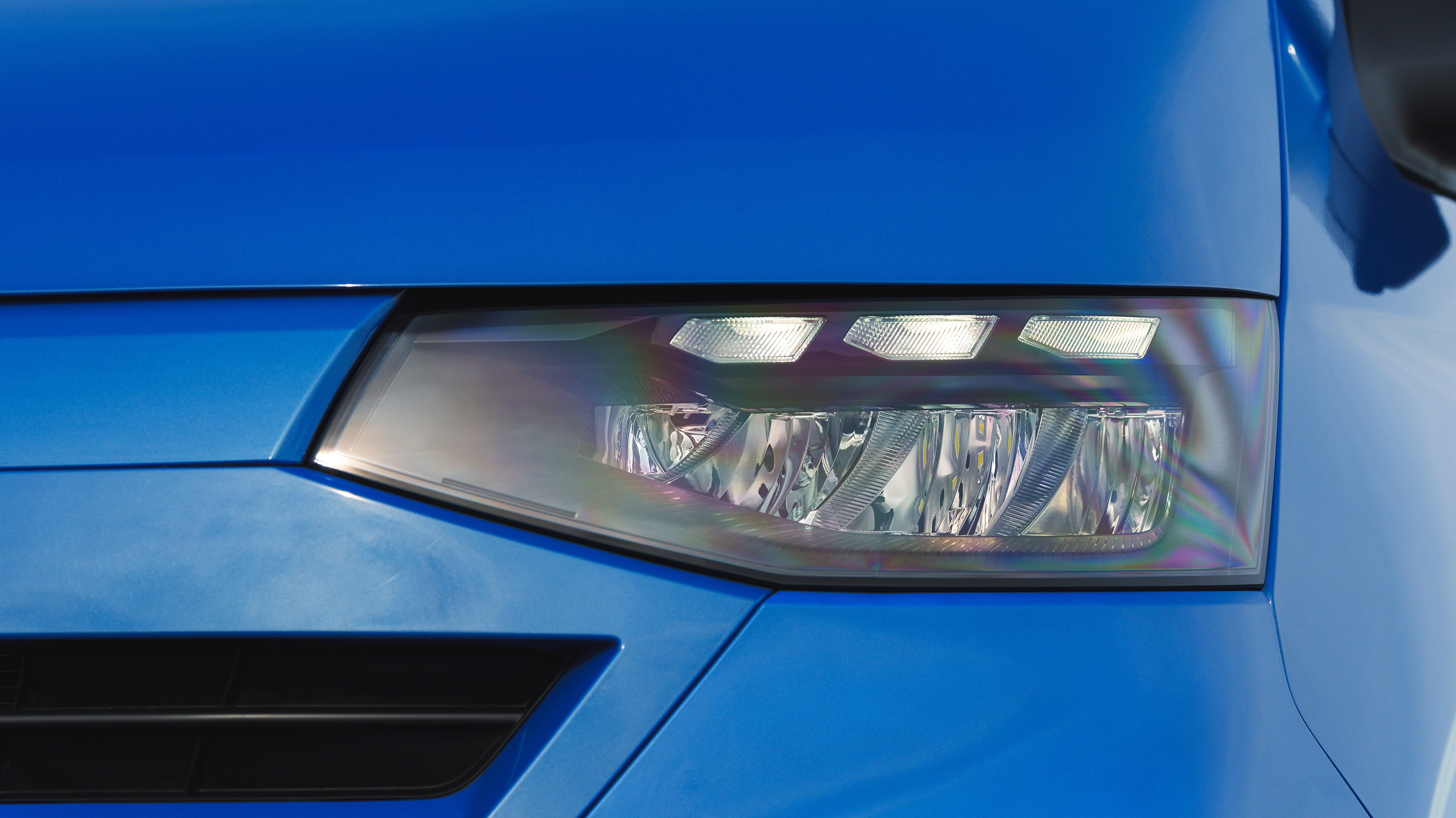 Volkswagen Transporter - headlight