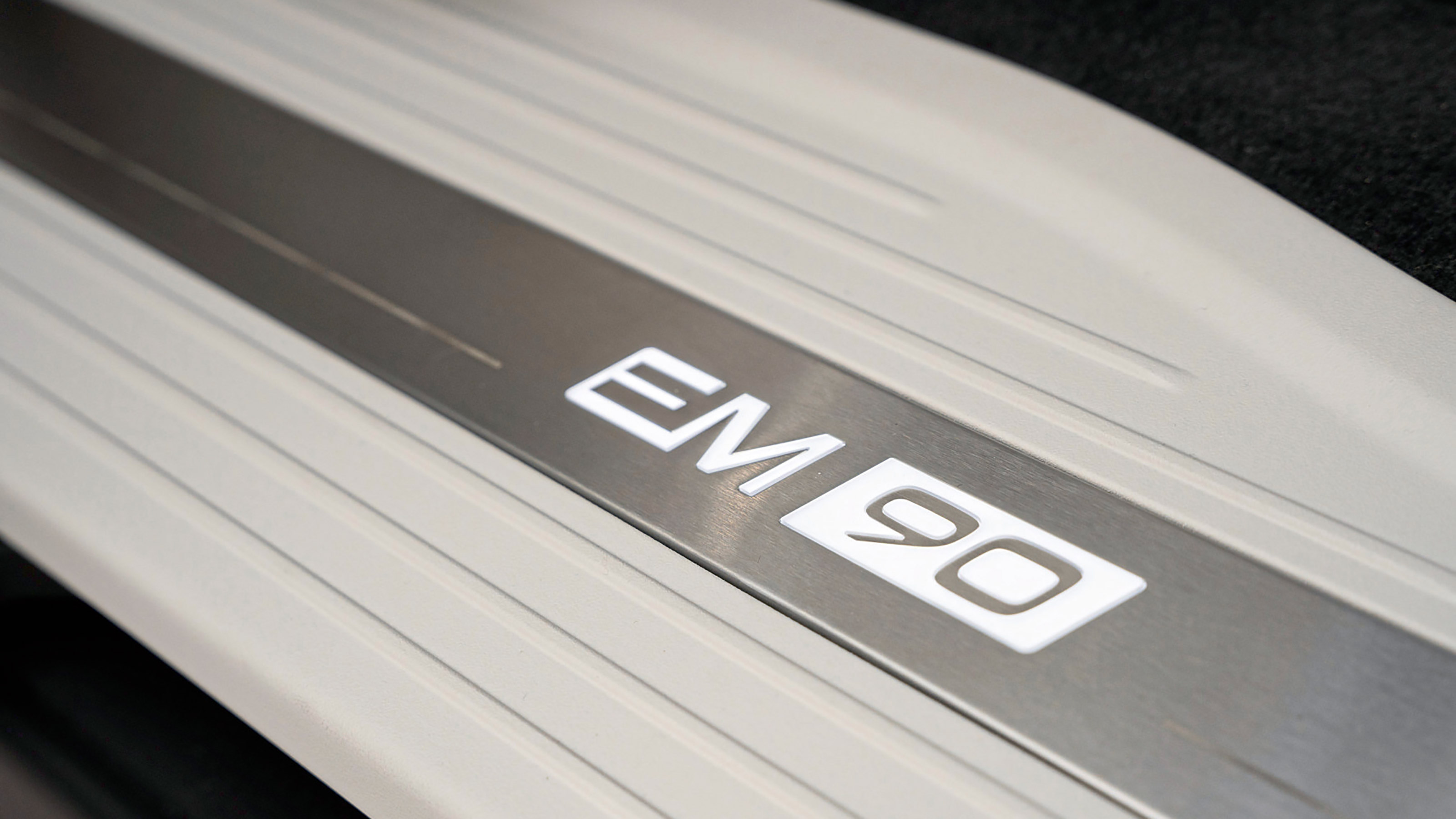 Volvo EM90 - badge
