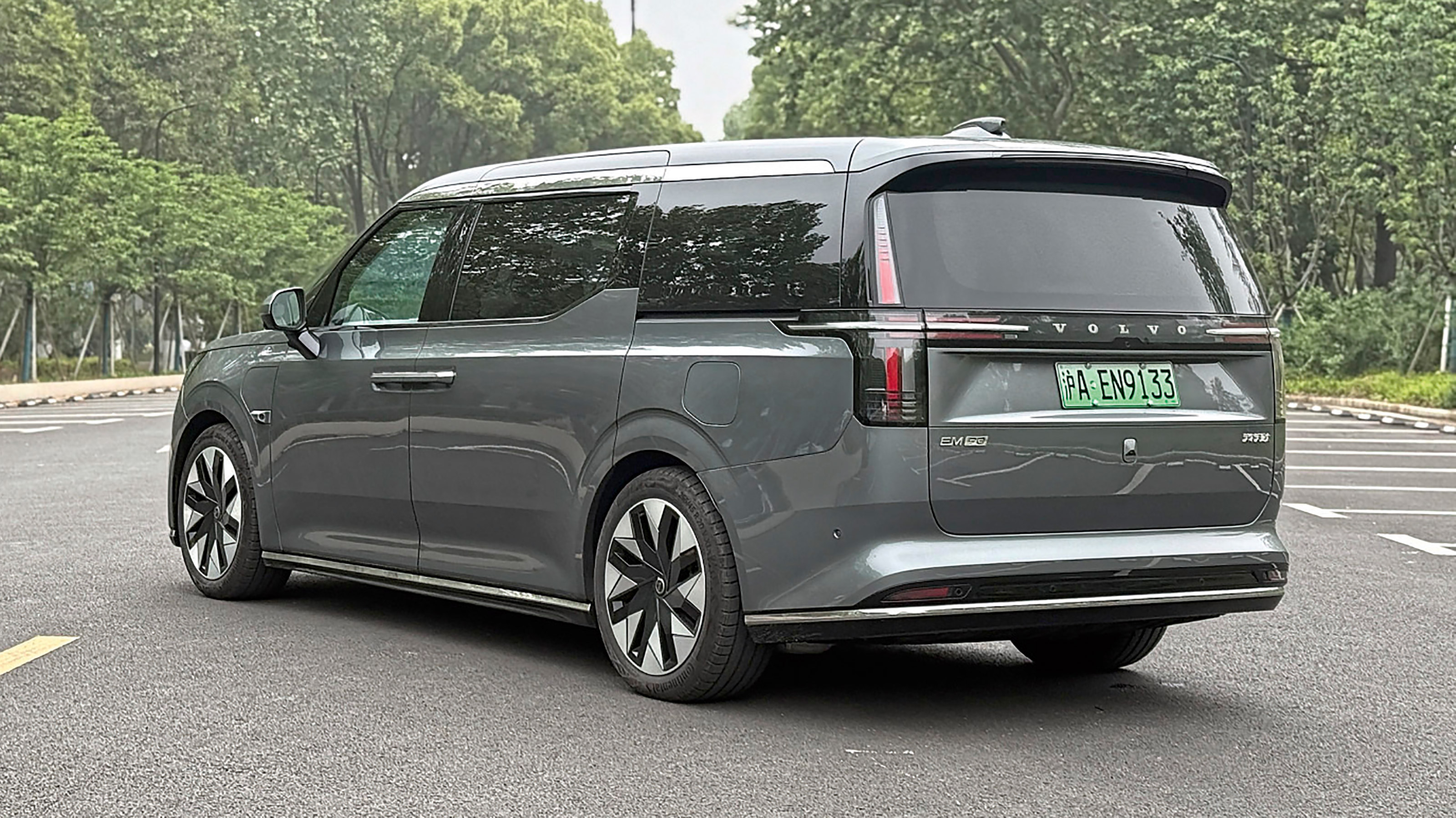 Volvo EM90 - rear static