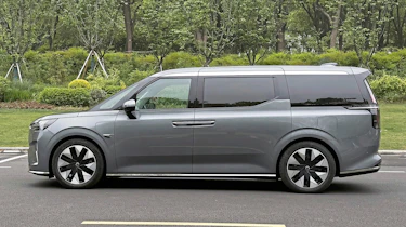 Volvo EM90 - side
