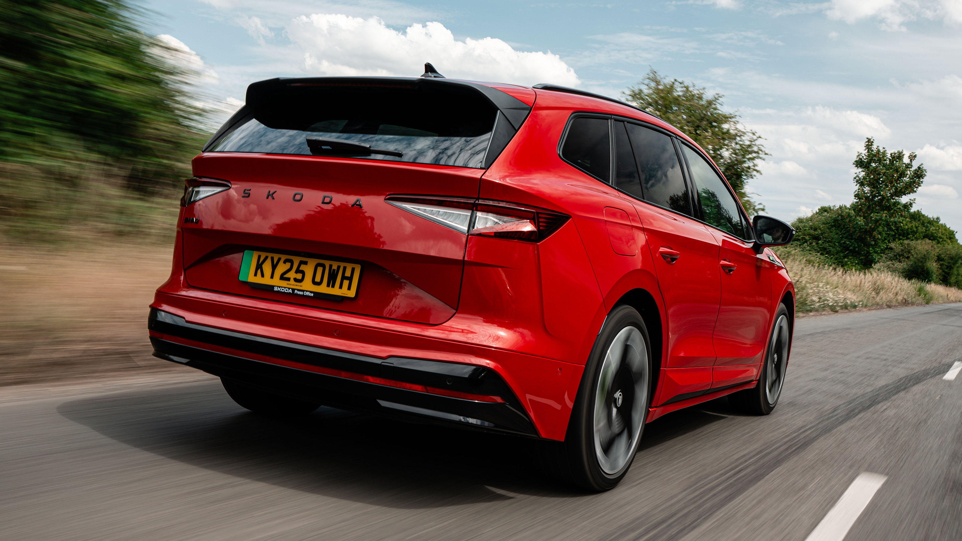 Skoda Enyaq vRS - rear tracking