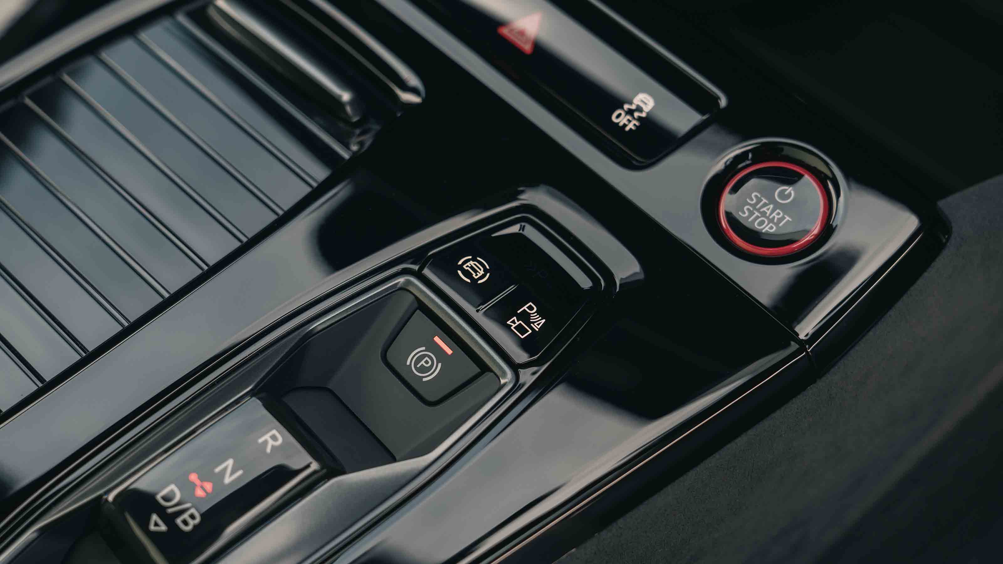 Audi A6 e-tron - start button