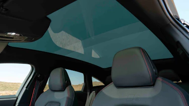 Audi A6 e-tron - panoramic glass roof shade