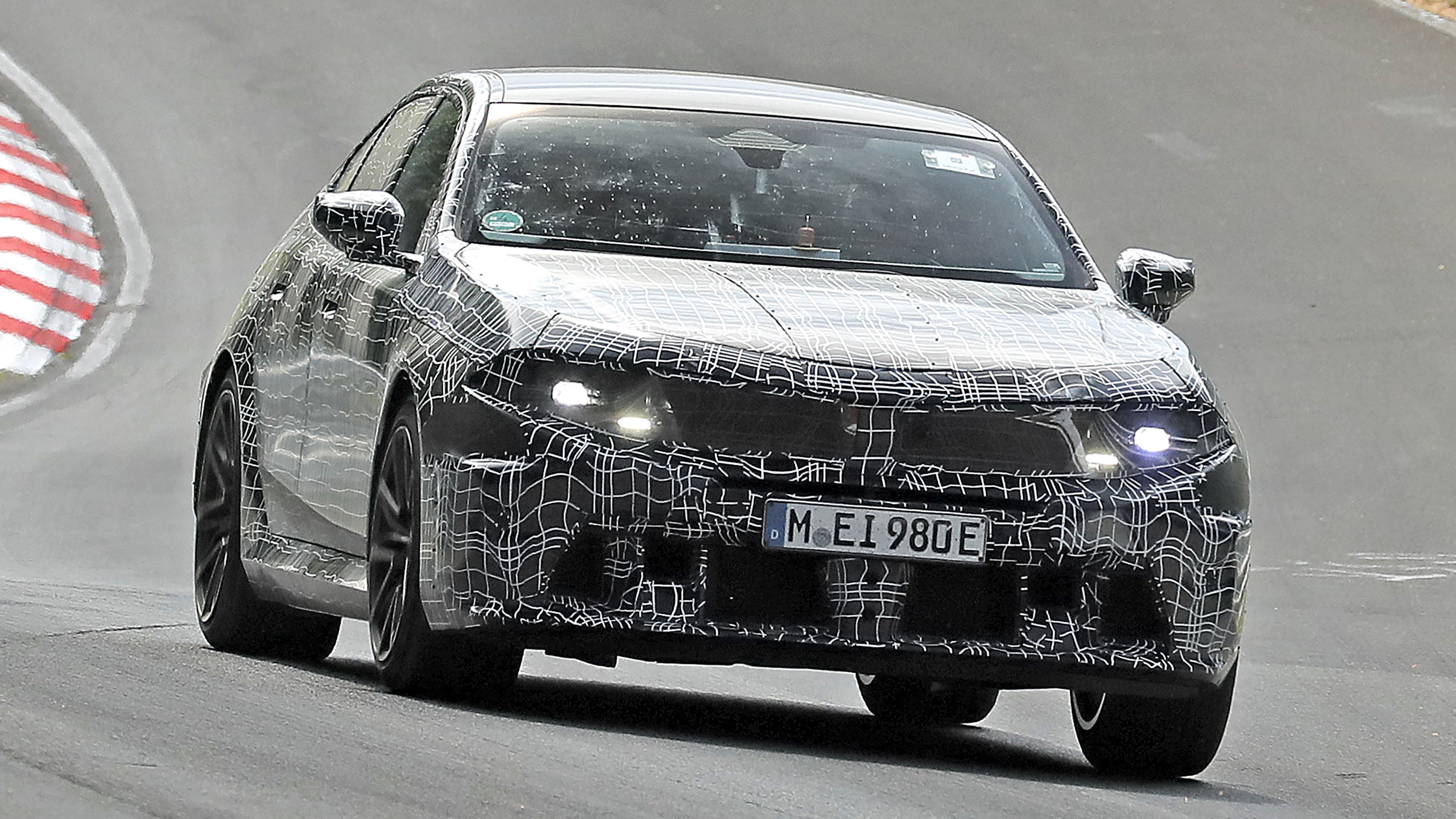 BMW M5 Facelift - front cornering