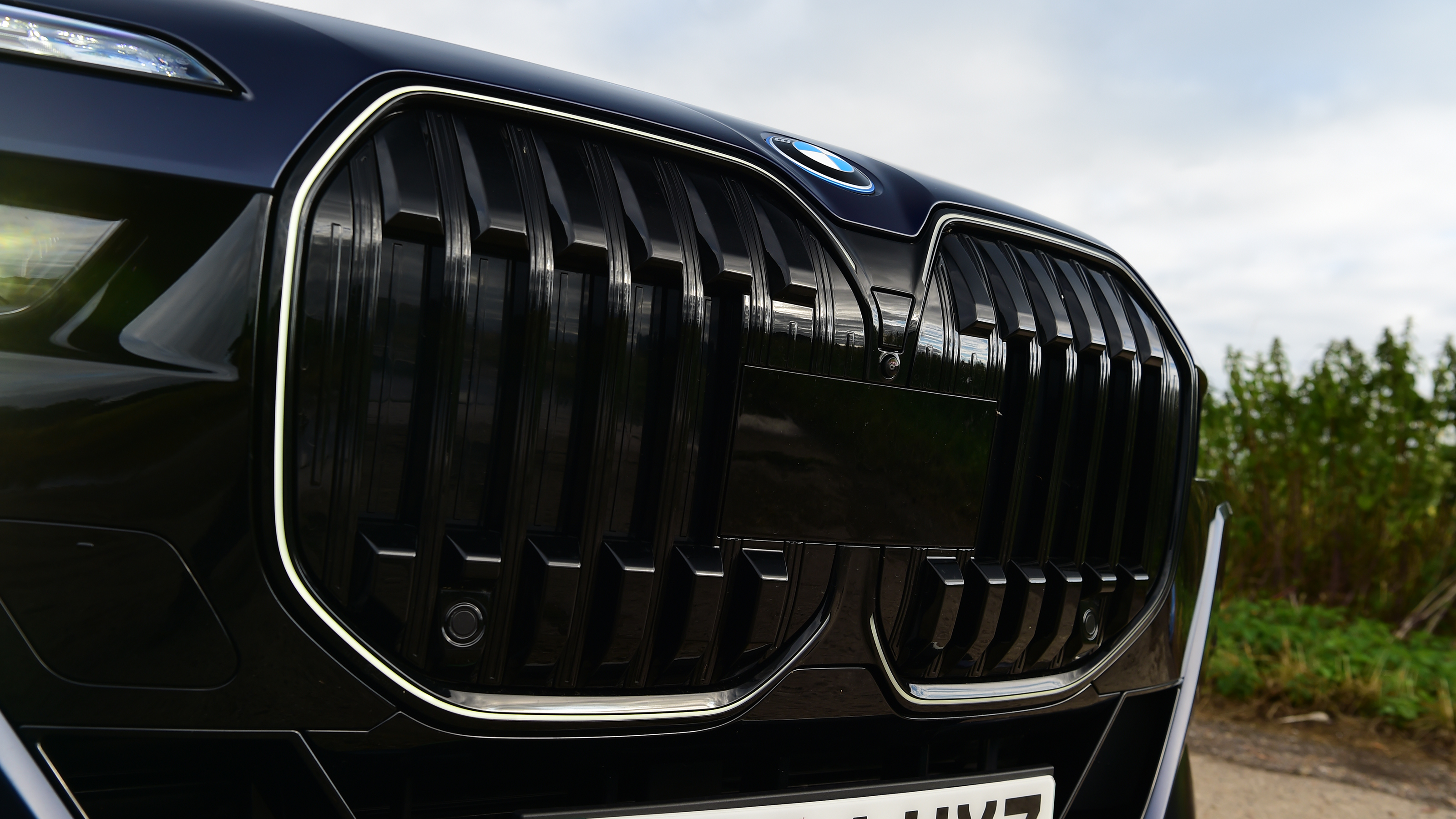 BMW i7 - kidney grilles