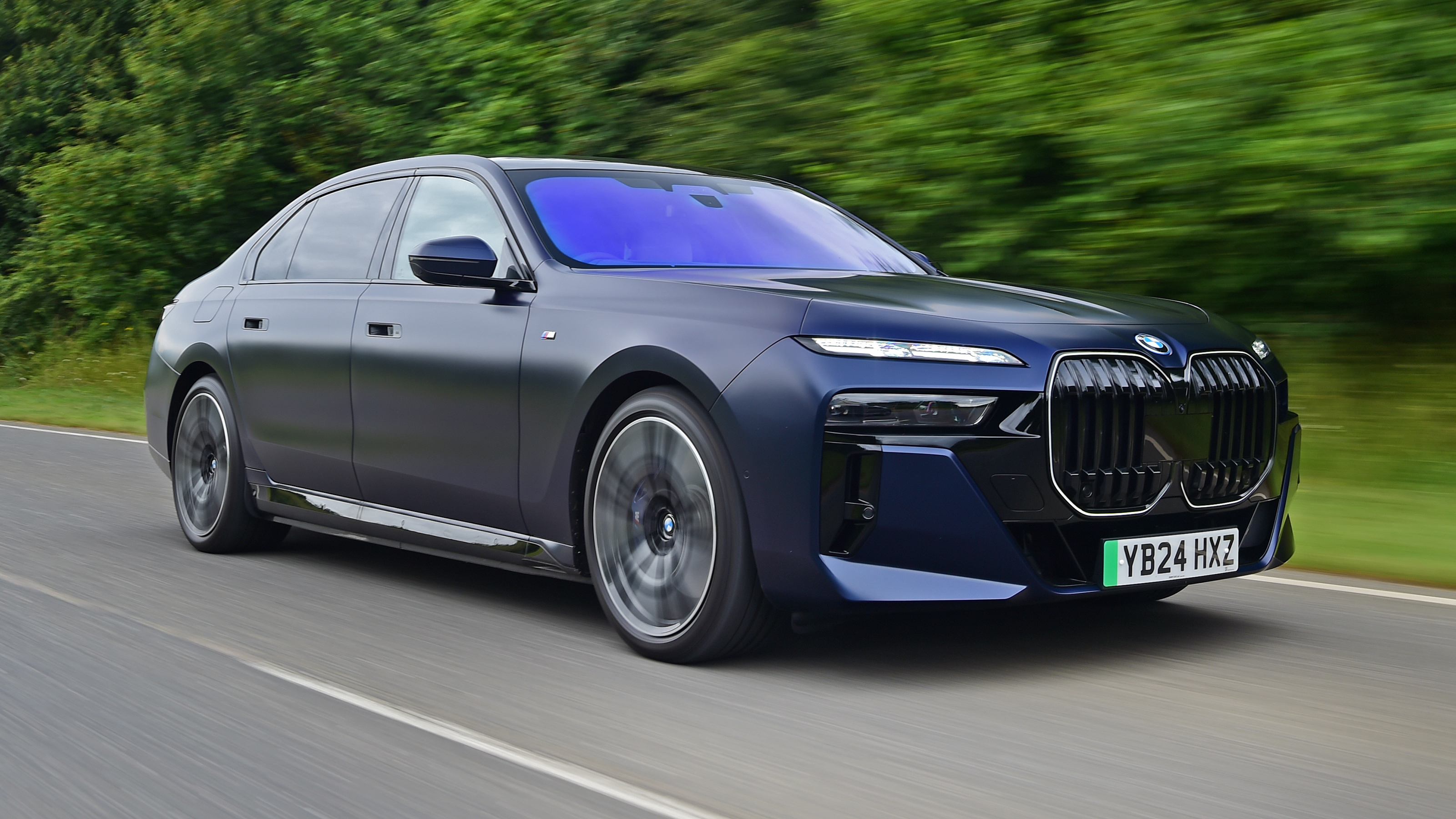 BMW i7 - front tracking
