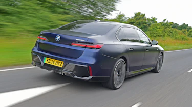 BMW i7 - rear tracking