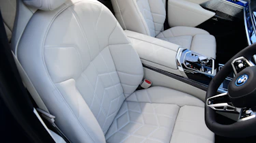 BMW i7 - front seats