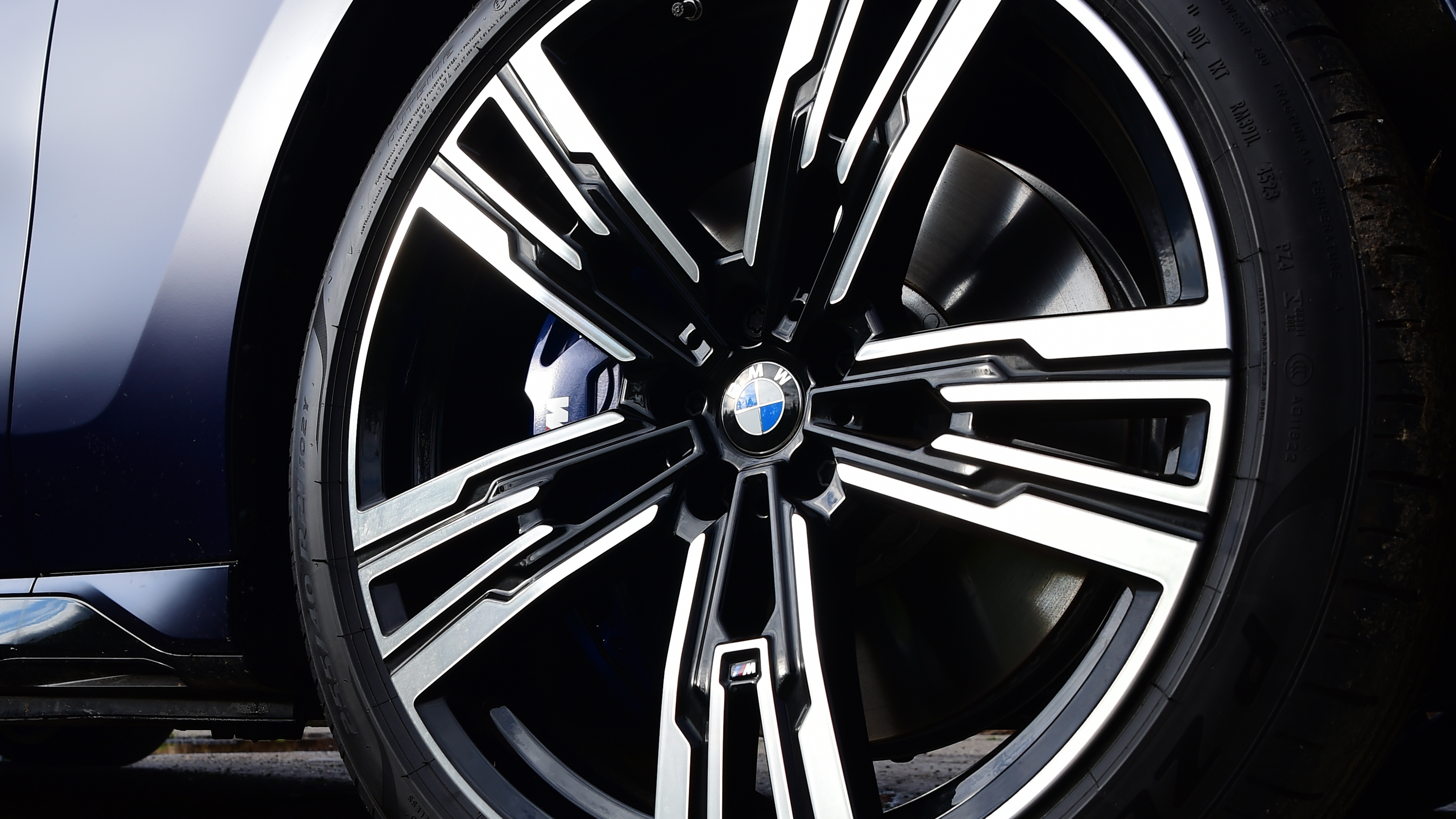 BMW i7 - wheel