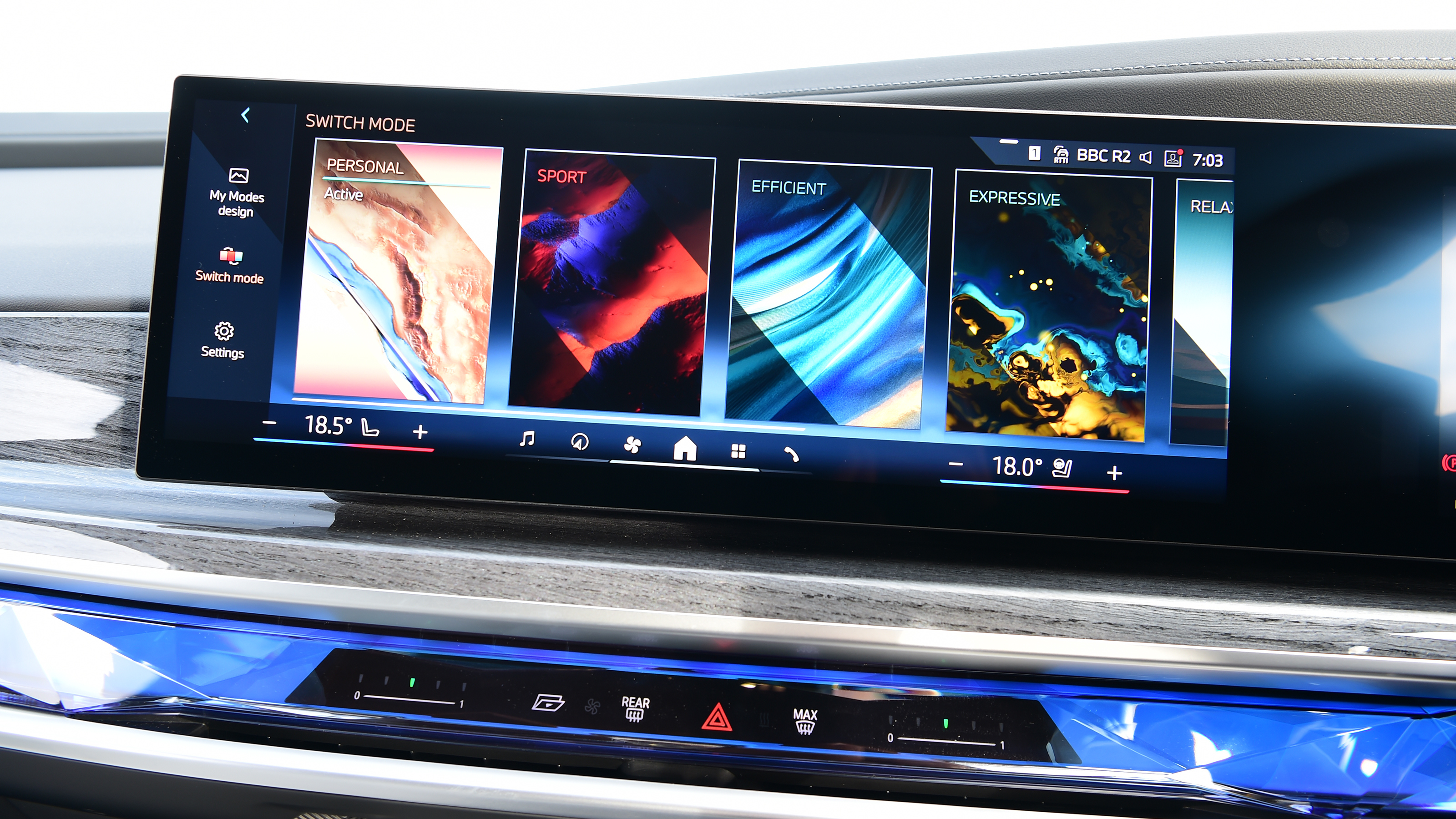 BMW i7 - infotainment screen