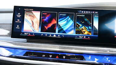 BMW i7 - infotainment screen
