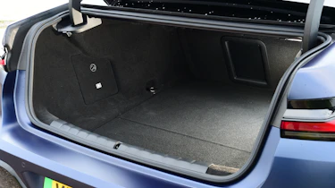 BMW i7 - boot