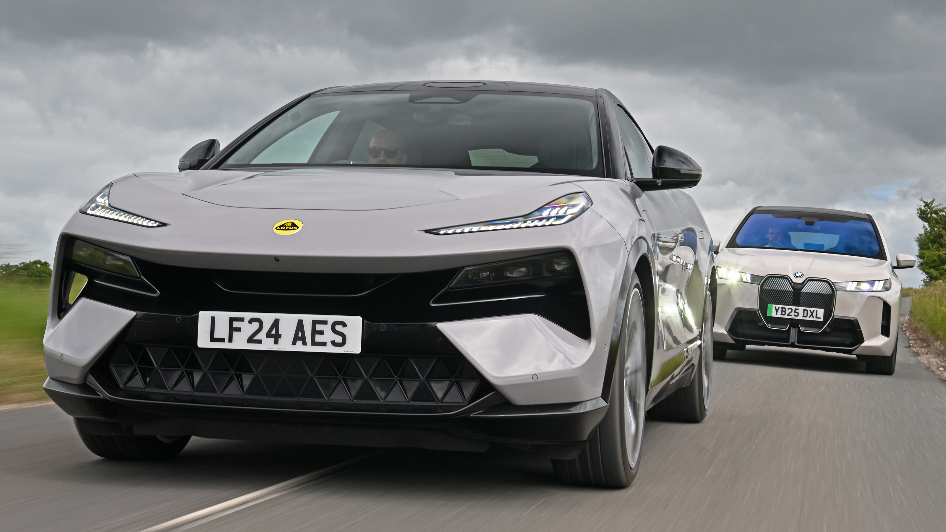 BMW iX vs Lotus Eletre - front tracking