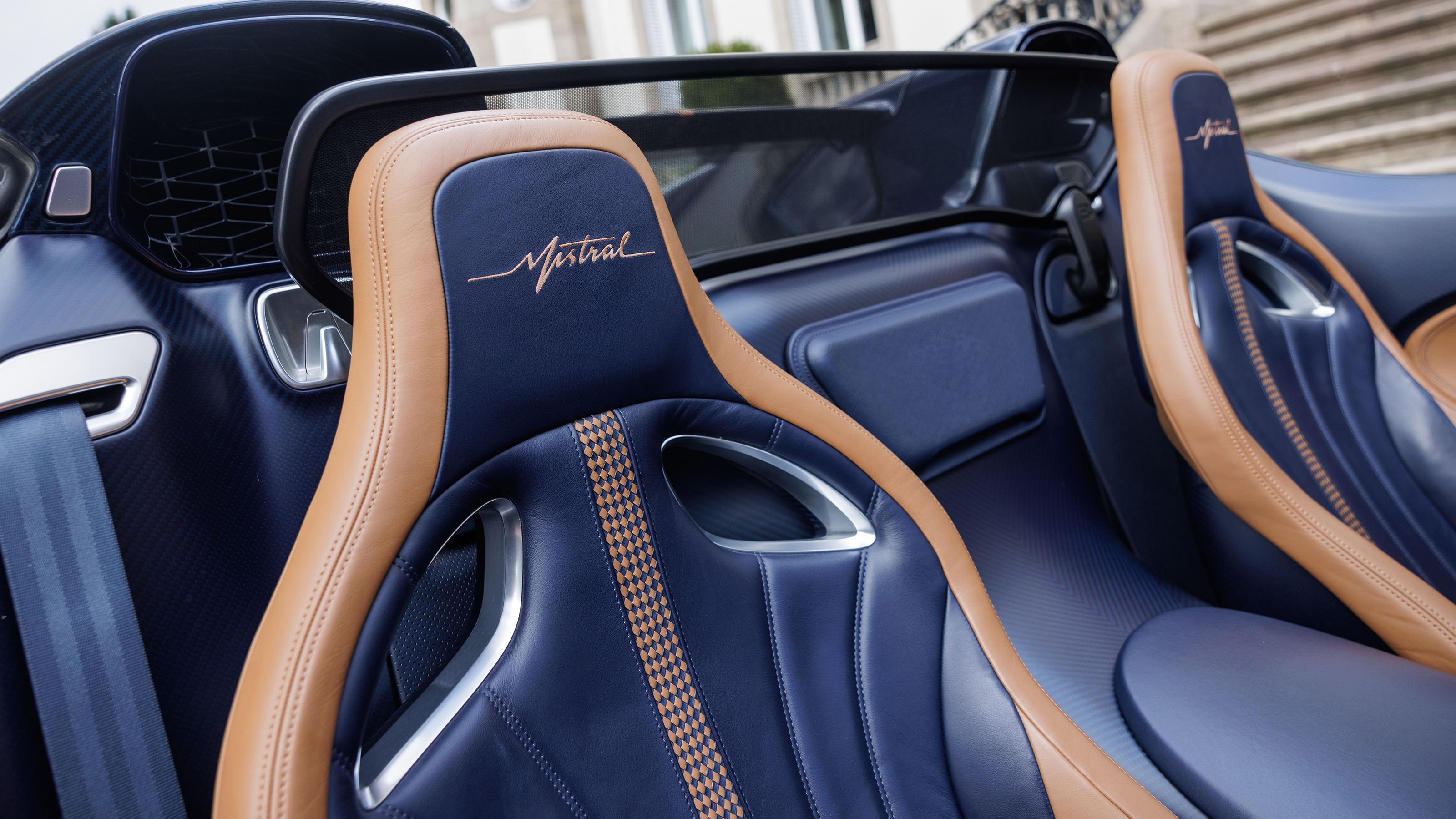 Bugatti Mistral - seats