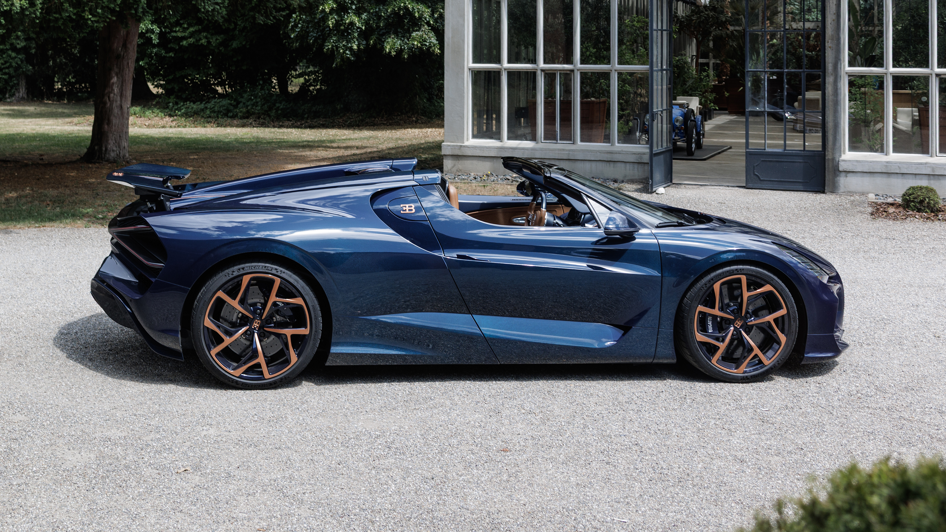 Bugatti Mistral - side static