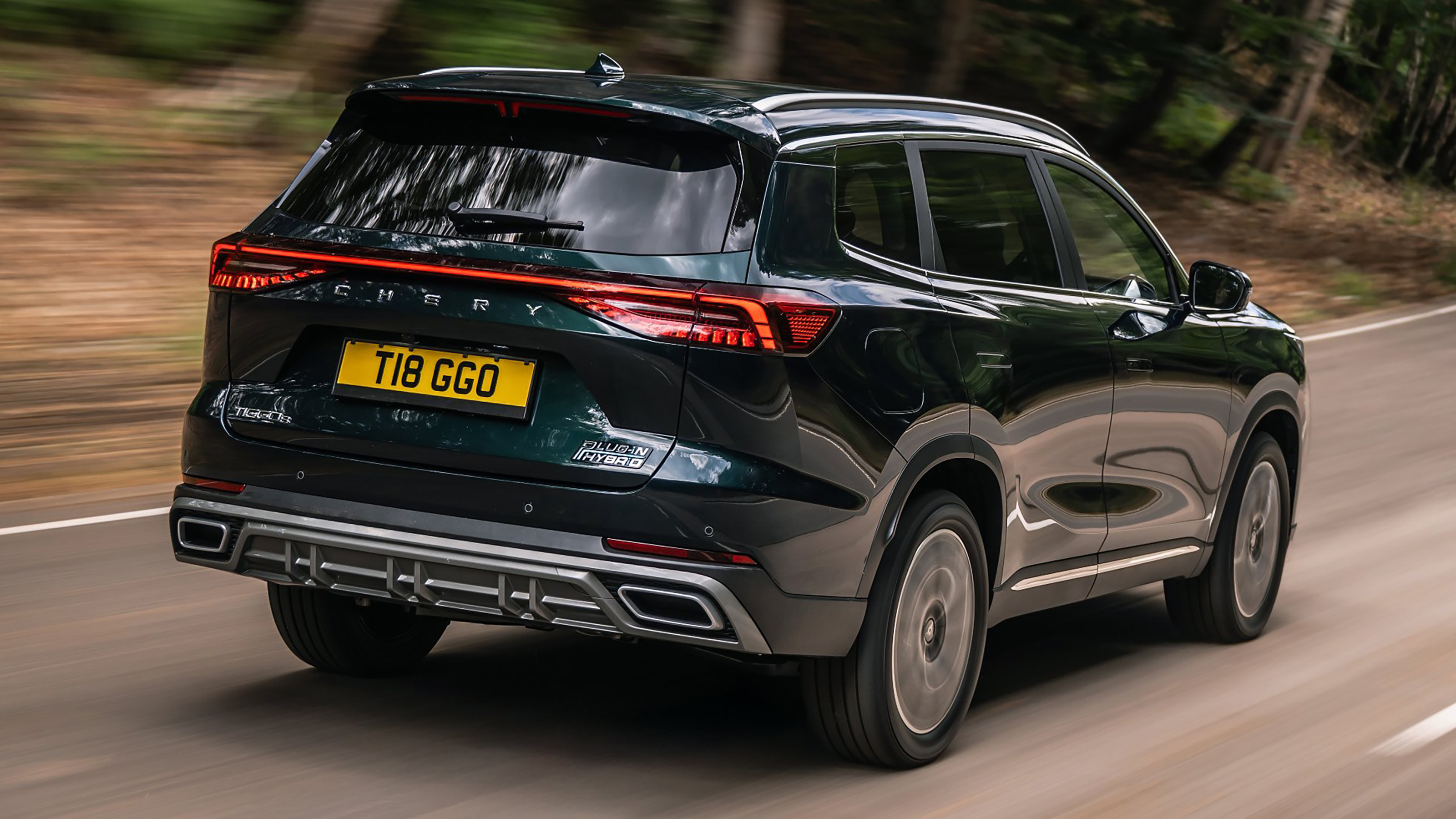 Chery Tiggo 8 - dynamic rear 3/4