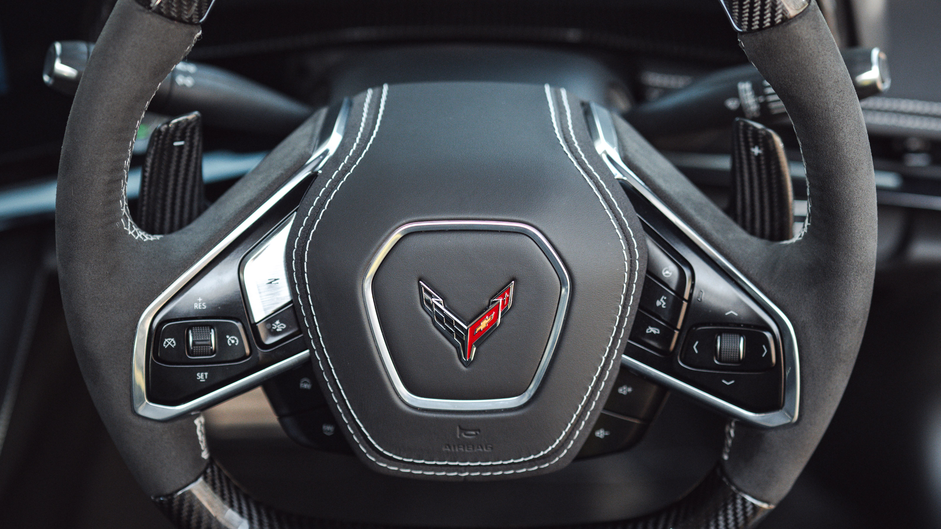 Chevrolet Corvette E-Ray - steering wheel
