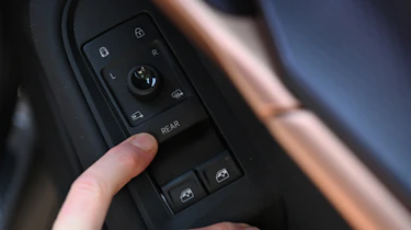 Cupra Tavascan V1 long-term - window switches