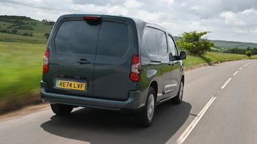 Fiat e-Doblo - rear tracking