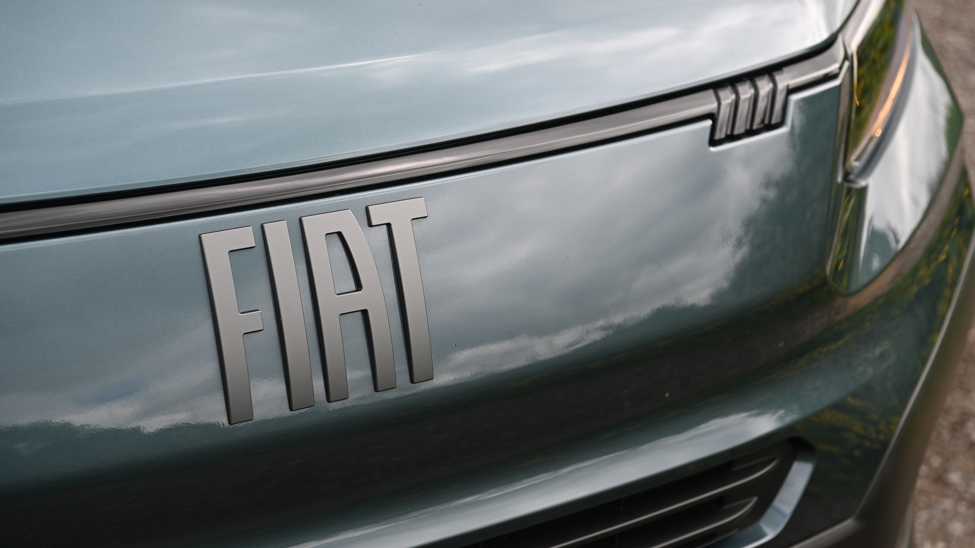 Fiat e-Doblo - front badge