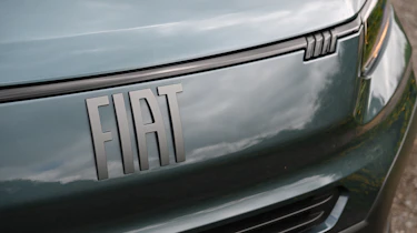 Fiat e-Doblo - front badge