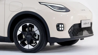 GAC Aion UT - lights and wheel