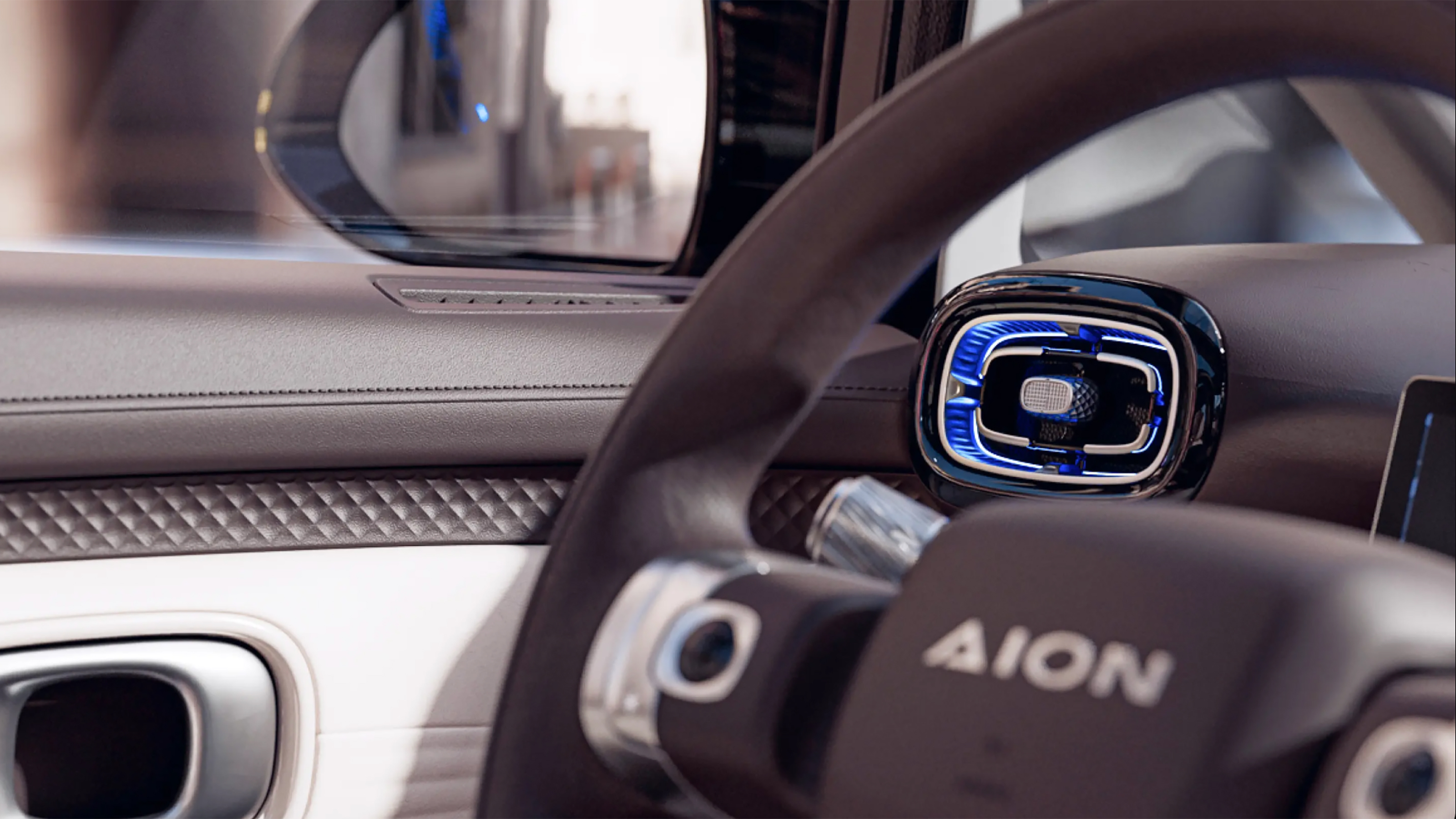 GAC Aion UT - steering wheel and trim