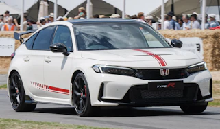 Honda Civic Type R Ultimate Edition - front tracking up the Goodwood hill