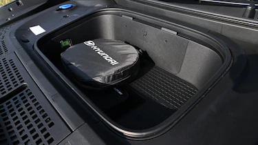 Hyundai Ioniq 9 - under-bonnet storage