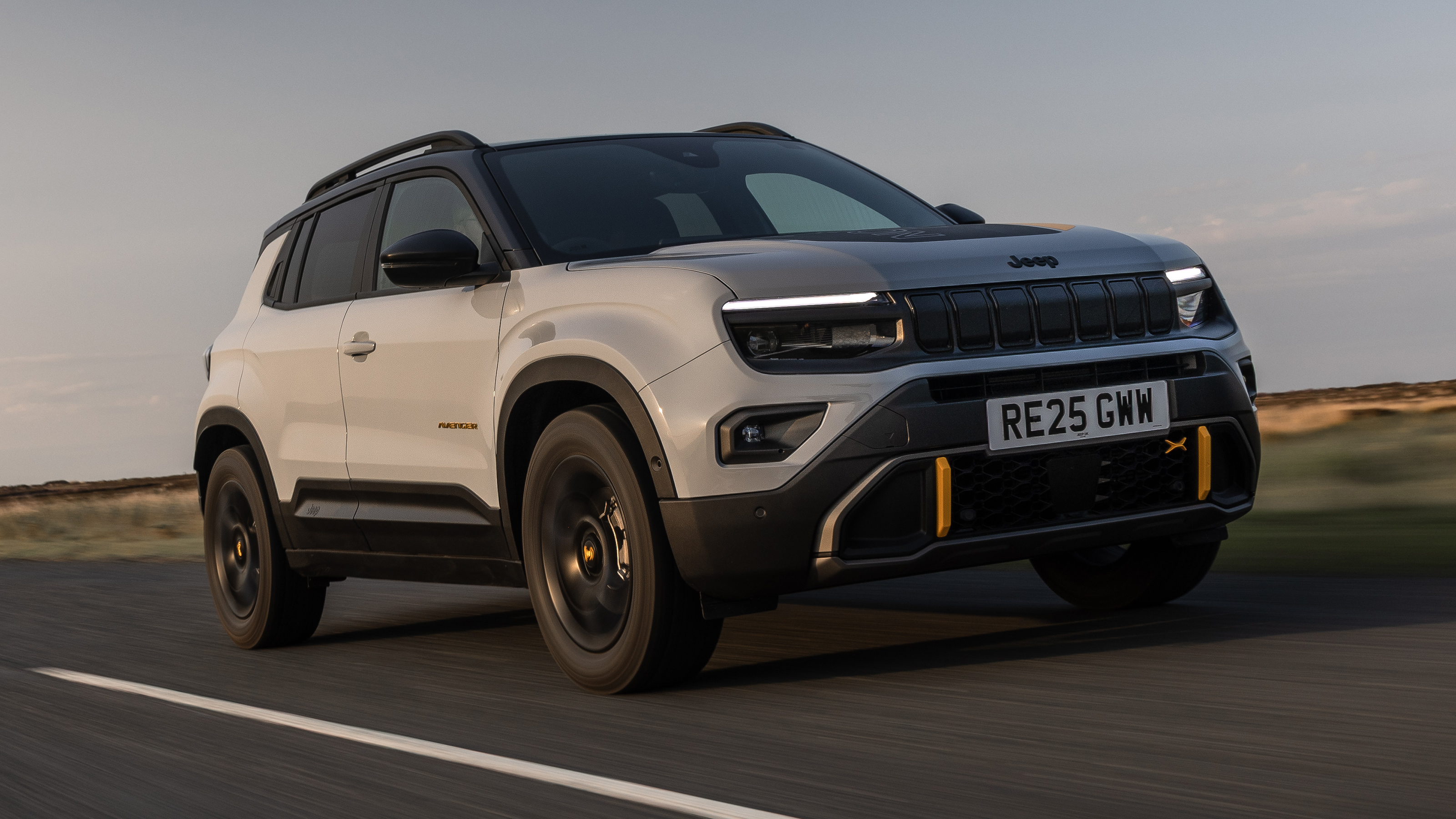 Jeep Avenger The North Face Edition - front tracking